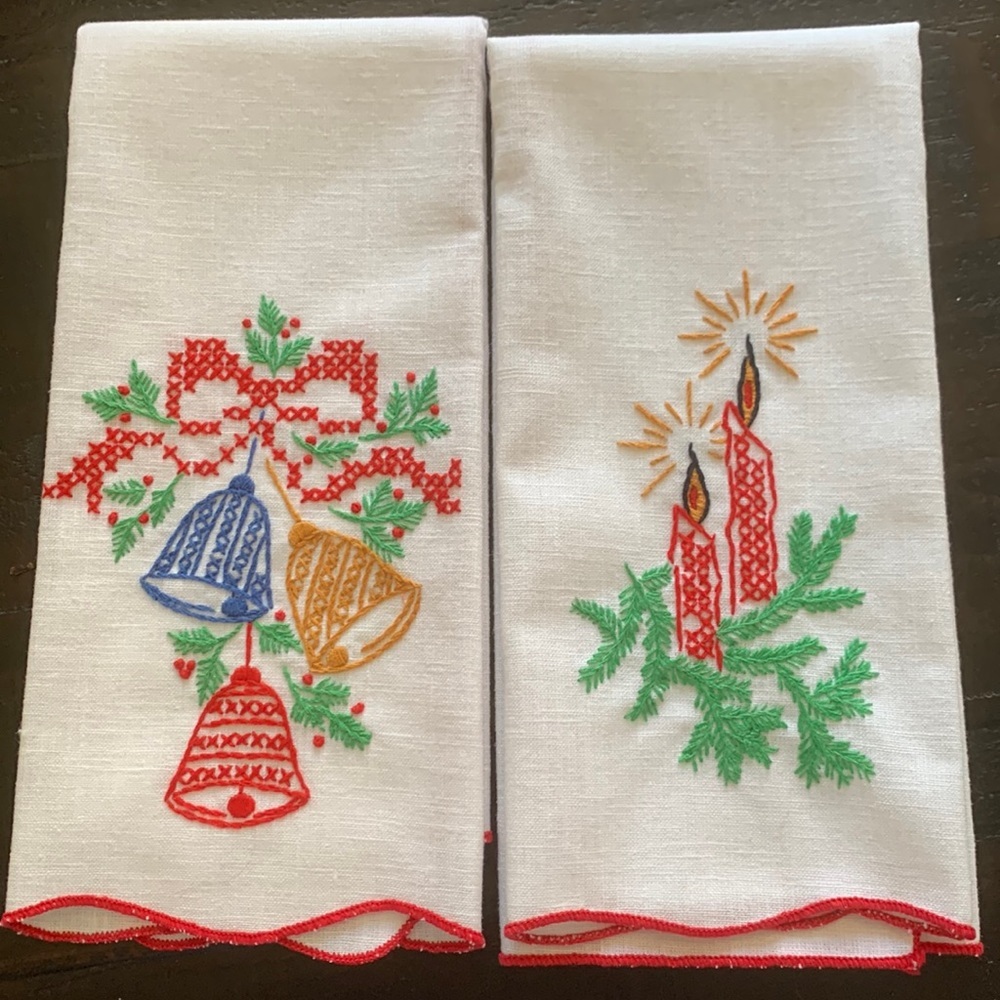 Set of 2 Handmade Christmas Decorative Towels and 4 Napkins